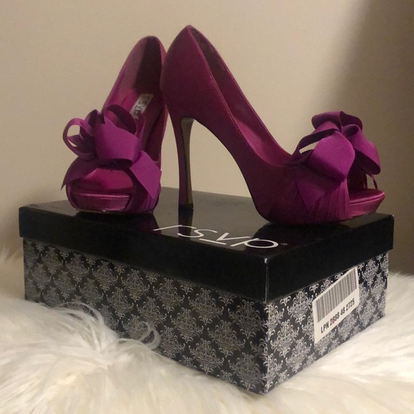 Bows make every heel better! - Picture 1 of 3